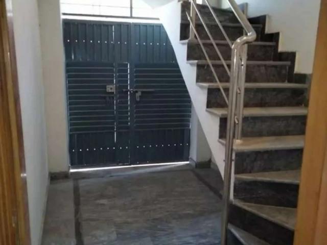 3marla upper portion 2bad attached bath tv lunch marbel floor wood Lahore Cavalry Ground ID 38307