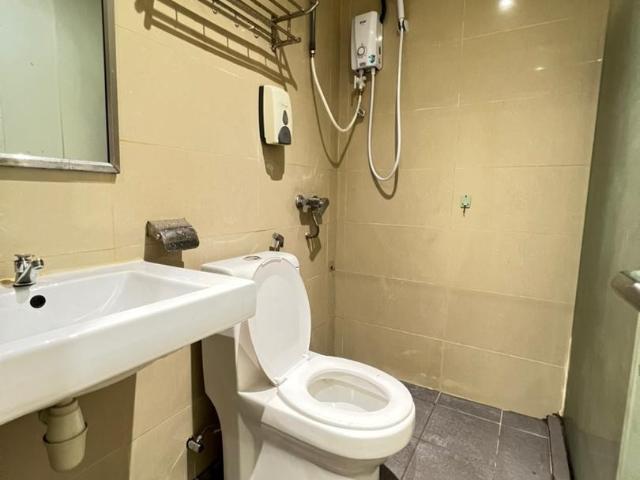 3mins to MRT Pasar Seni Room + Private Toilet near Petaling Street