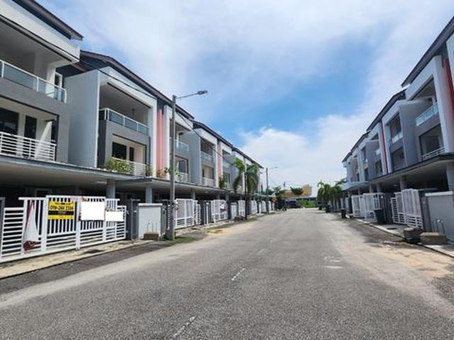 3sty Link House 7r6b Taman Kota Syahbandar Kota Laksamana