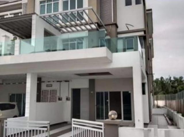 3Story corner unit for SALE