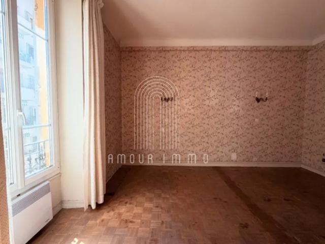 3P À RENOVER / INVESTISSEMENT RIQUIER 7 minutes à pied du PORT