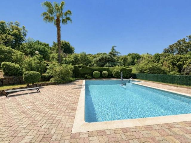 3P CANNES CROIX DES GARDES / PISCINE / PARKING / CAVE
