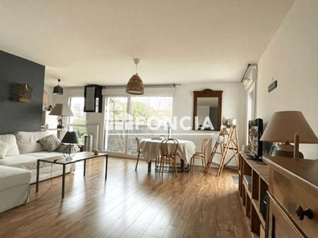 3pieces lumineux balcon parking 62.55m2 residence 2013