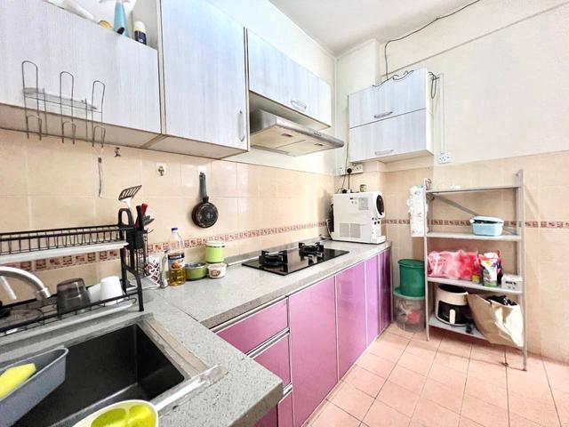 3R2B Renovated Level 3 Apartment Danaumas Sec 7 Shah Alam2 Parking