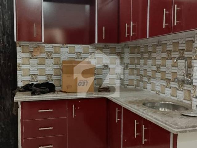 3th floor new Flat Available For Sale in north Karachi sector 5A4 commercial project