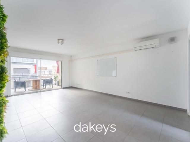 T3 71 m² – Terrasse 12,8 m² – Parking – Résidence récente AVA – Piscine Rooftop – Marseille 13003
