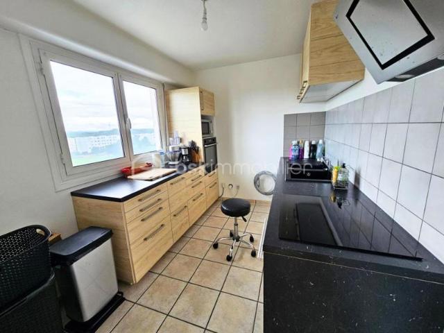 SOUS OFFRE T3 77 m² – Balcon – Ascenseur – DPE C – 60 500