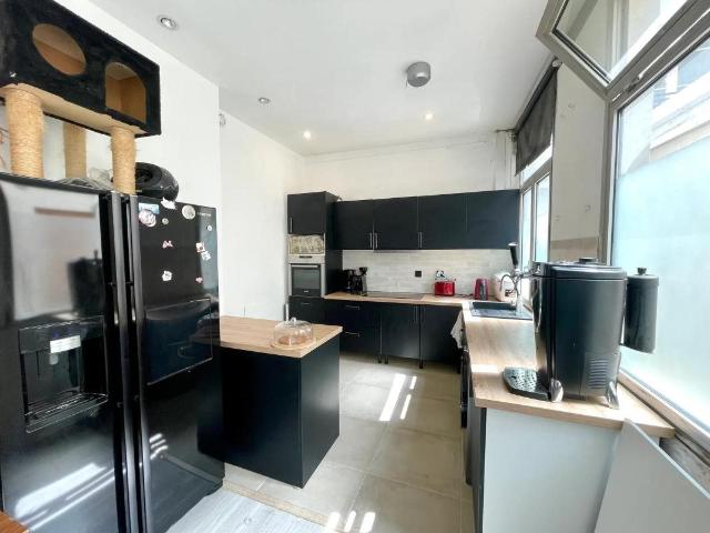 T3 79 m² au calme avec souplex et parking double usage 79m² Paris 11ème