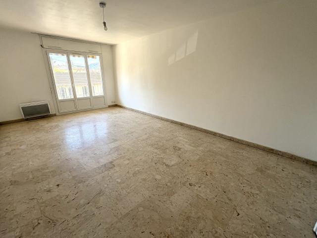 T3 84 m2, 2 balcons, ascenseur Pont du Las