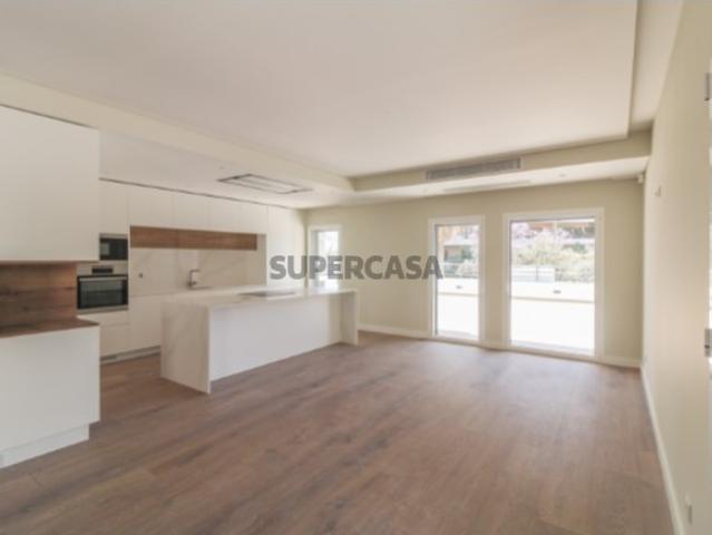 T3 + 1 com terraço, nas Colinas do Cruzeiro!