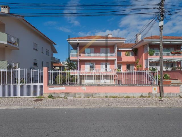T3 + 1, sótão 100m² | Jardim 66m² | Garagem | Nova Oeiras