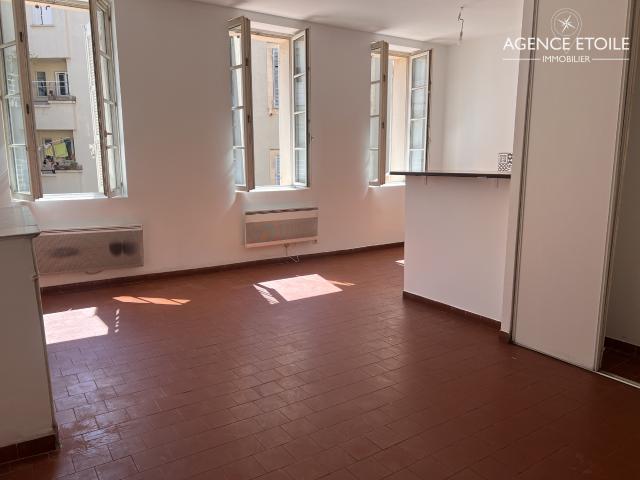 T3 2 EME ETAGE MARSEILLE 13001