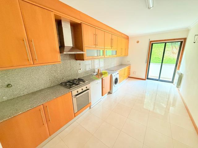 T3 + 2 Garagens 120m² Tavarede