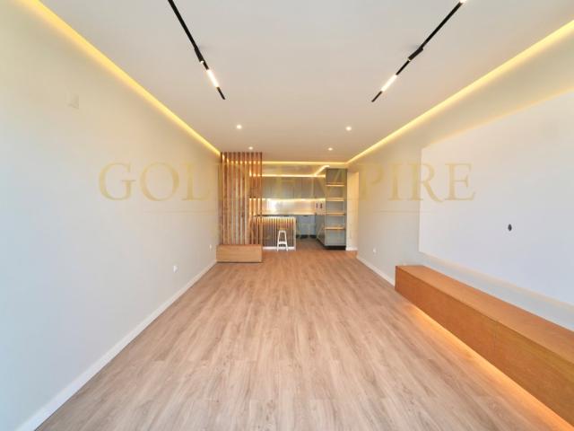 T3 Totalmente Remodelado com Garagem Box, Varandas e Vista Desafogada Cascais
