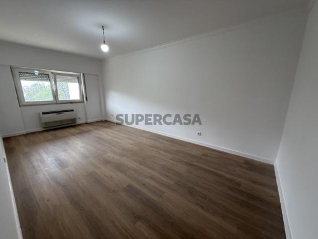 T3 Totalmente Remodelado com Garantia, Cozinha Equipada e Ar Condicionado