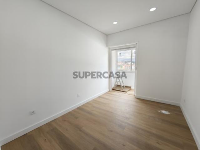 T3 Totalmente Remodelado com Garantia em Vila Franca de Xira