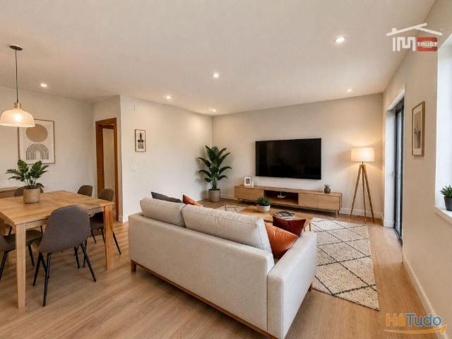 T3 Totalmente Remodelado com Suite e Varanda no Alto do Seixalinho | 26074089154