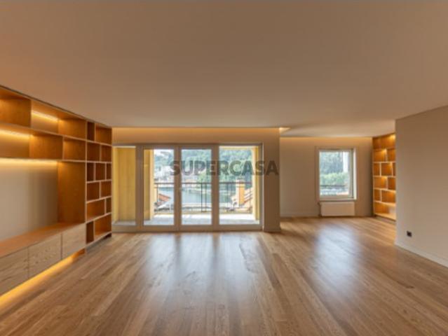 T3 TOTALMENTE REMODELADO COM VISTAS DE RIO NA CALCADA ARRABIDA