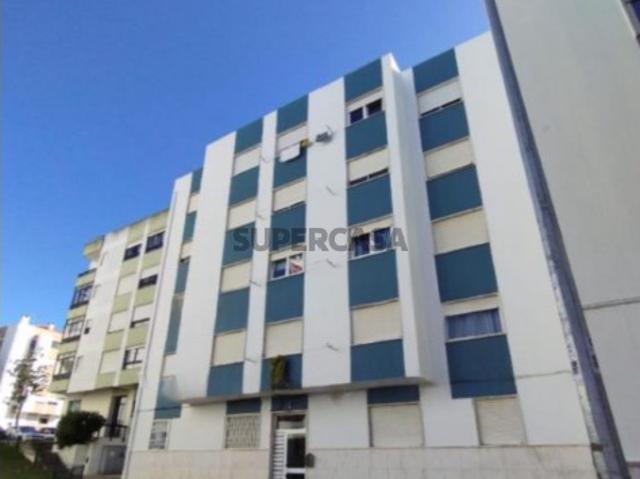 T3 Totalmente Remodelado no Cacém R/c com Arrecadação