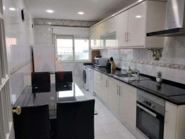 T3 Totalmente Remodelado no Montijo com Quintal e Anexo T0