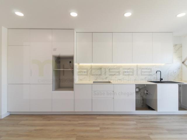 T3 Totalmente Remodelado | Quinta do Pinheiro Pontinha / Famões