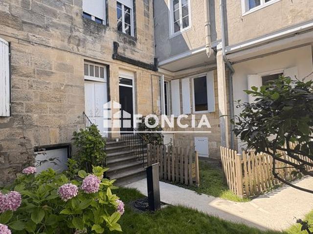 T3 traversant avec jardin privatif 15m2 – Charme de l’ancien à proximité de la Place Calixte Camelle