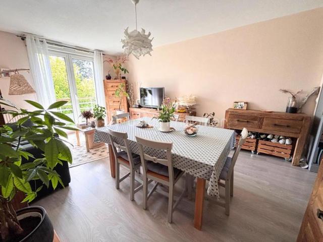 SOUS OFFRE / T3 traversant de 69 m² avec terrasse, balcon et parking – Hyper centre de Bruges