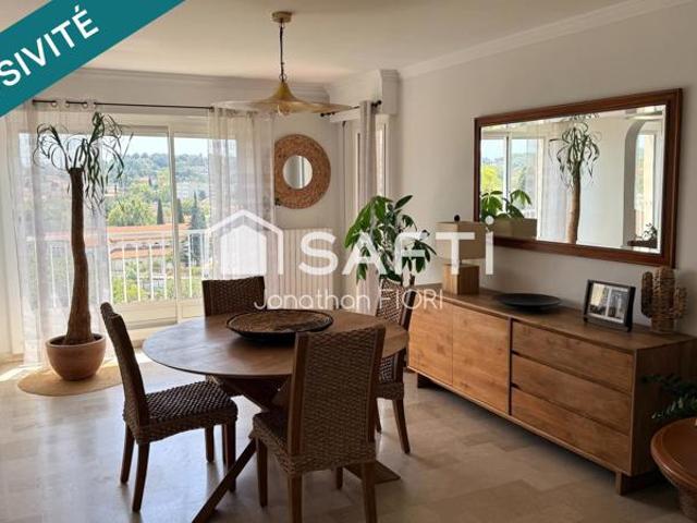 T3 traversant de 80m² dernier étage Toulon