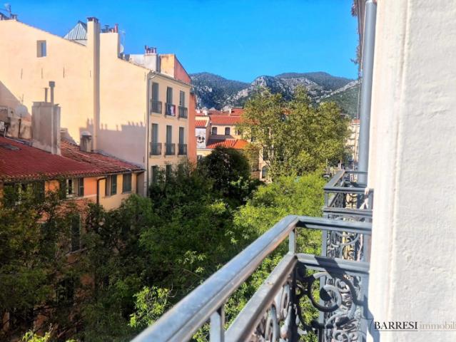 T3 traversant 58 m² lumineux Centre Toulon Ascenseur