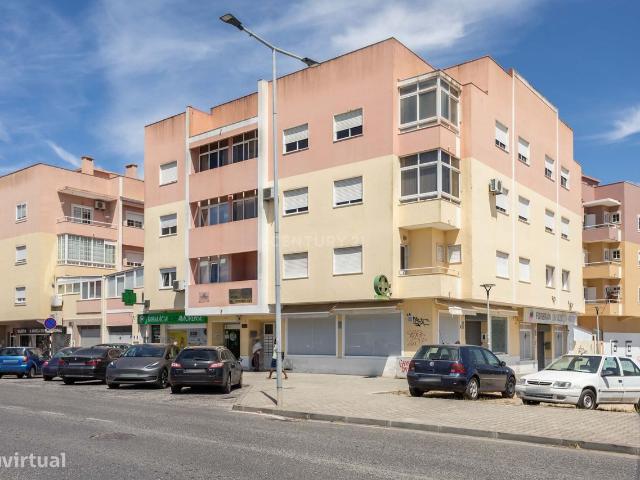 T3 Transformado em T4+2 com Terrao, Parqueamento e Arrecadao Seix