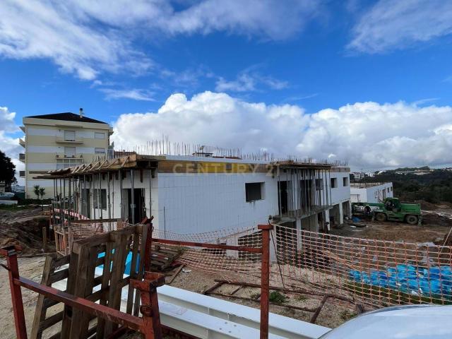 T3 Único em Leiria: Construção ICF em Condomínio Fechado com Piscina