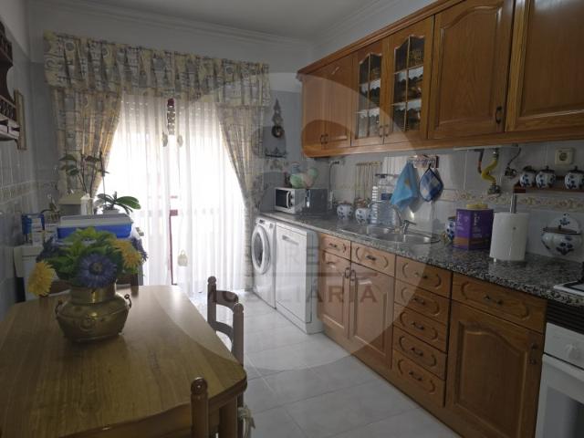 T3 vale do Cobro em Setúbal estado impecável 2 varandas com sotão de 20m2 com luz natural