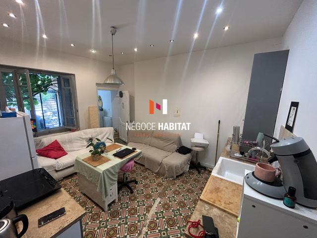 T2 VIDE AVEC GRANDE TERRASSE