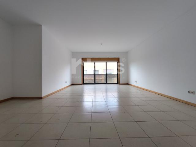 T3 Vila Serena parqueamento e garagem