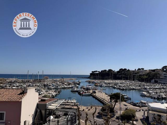 T3 vue mer sur le port de Carry