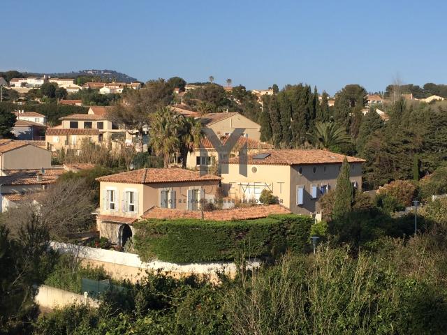 T3 À 100 M DE LA PLAGE DE LA GORGUETTE PAR UN CHEMIN PRIVÉ