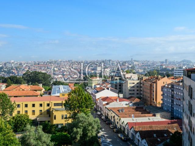 T3 + aproveitamento do sótão a 10 minutos a pé do metro El corte Inglês