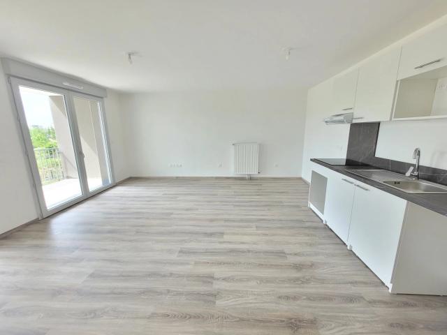T3 AVEC BALCON ET PARKING AMIENS SUD