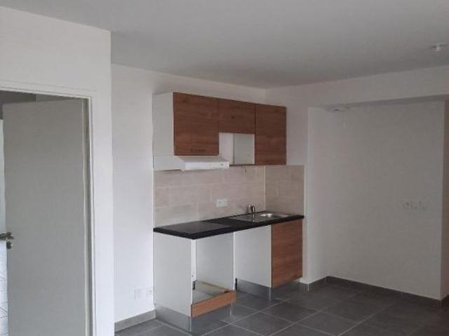 T3 AVEC BALCON ET PARKING DOUBLE