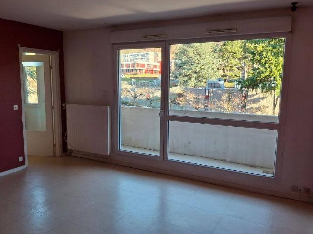 T3 avec balcon et stationnement dans quartier calme