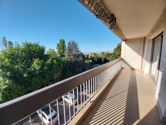 T3 avec grand balcon dans résidence avec piscine, parc, tennis