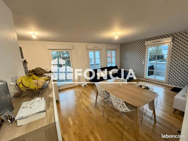 T3 avec grand balcon et parking en résidence récente de standing avec ascenseur