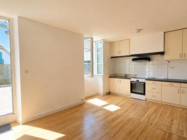 T3 avec grande terrasse de 35 m2, coeur de Navarrenx