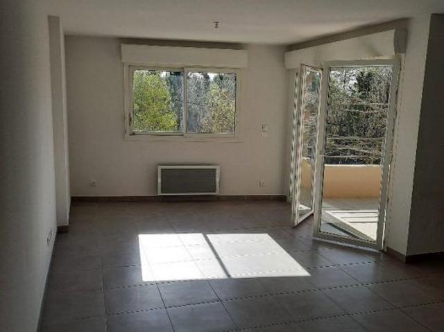 T3 AVEC LOGGIA ET PARKING