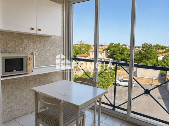 T3 avec loggia et place de parking Résidence avec piscine à 500m de la plage et commodités