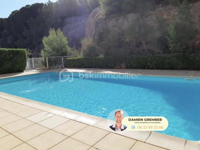 ? T3 avec Parking et terrasse au dernier étage dans résidence avec piscine ?