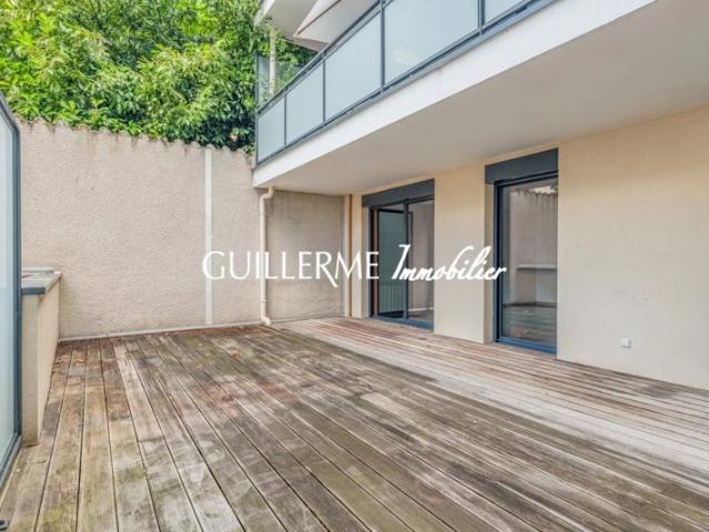 T3 avec Terrasse + Box – Écully centre