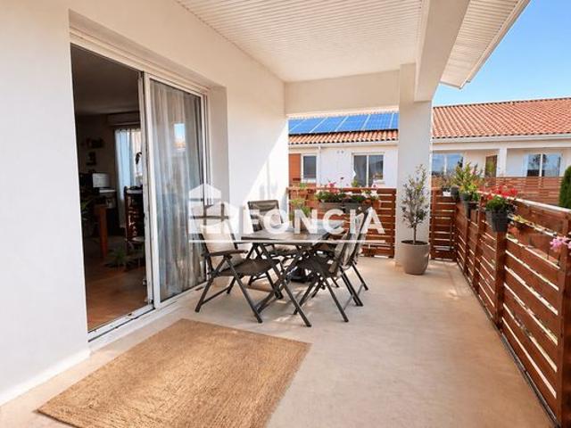 T3 avec terrasse et commerces à proximité