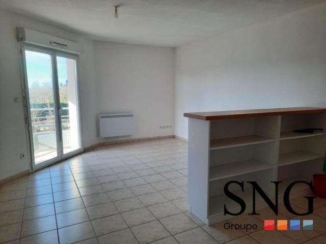 T3 AVEC TERRASSE ET DEUX PARKINGS