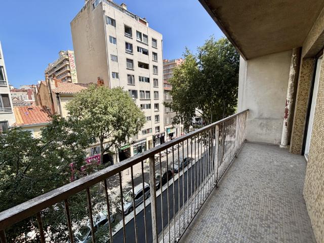 T3 avec terrasse et loggia de 65m2 Secteur Saint Lazare | Berthoz Immobilier